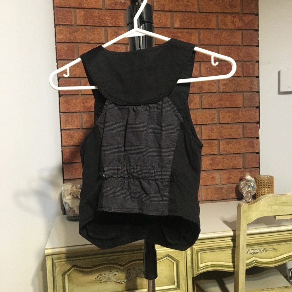 Button- up vest - Picture 2 of 3